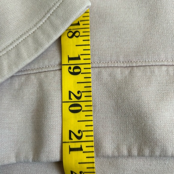 Under Armour Women’s Hoodie in Dusty Rose and Black Size Medium - Picture 7 of 7